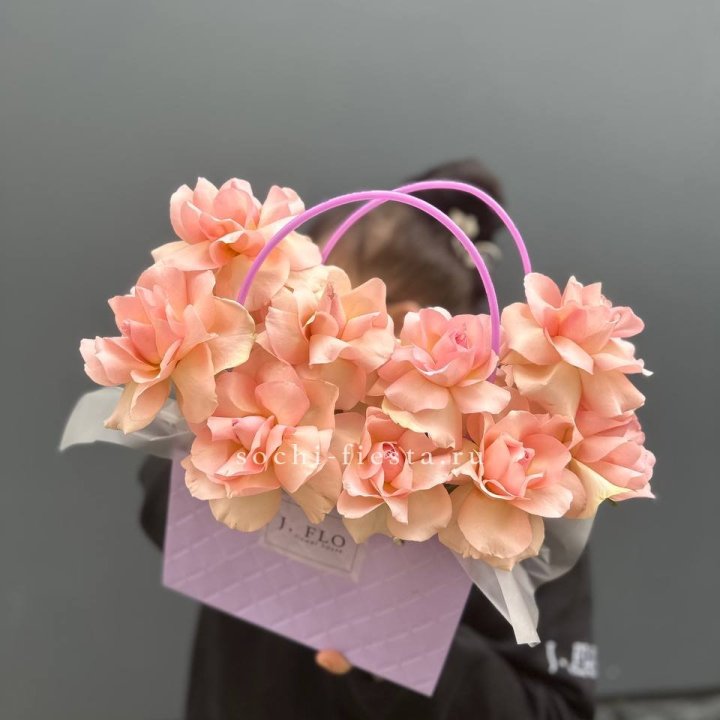 Сумочка с розами "Кети" в Ярославле