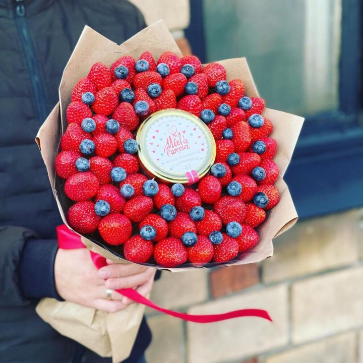 "Клубника и мёд" в Ярославле