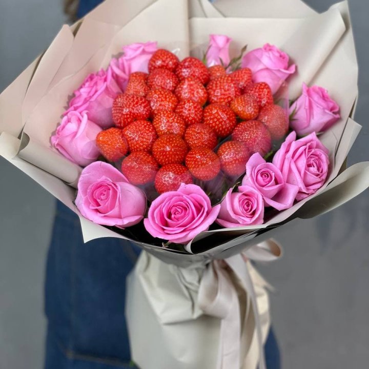 Клубника и розы в Ярославле