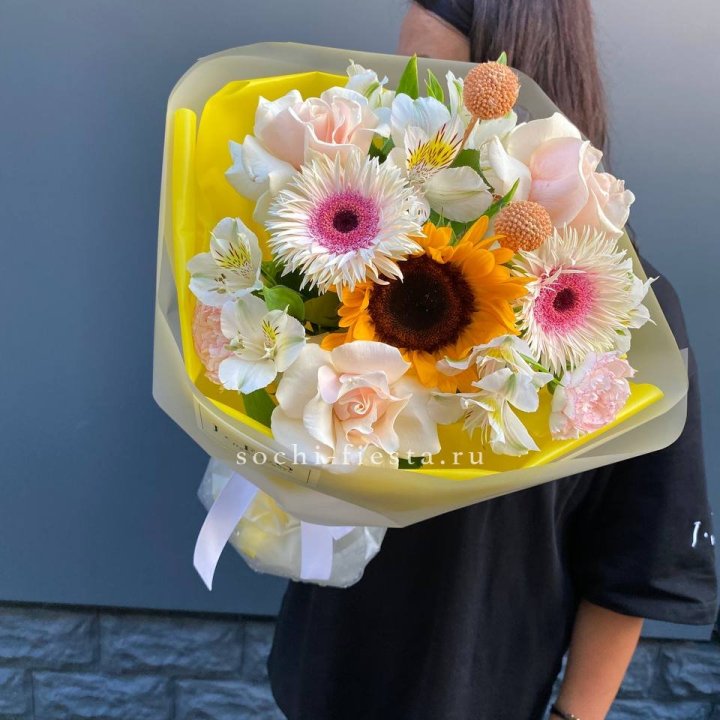 Букет с подсолнухом "Елоу" в Ярославле