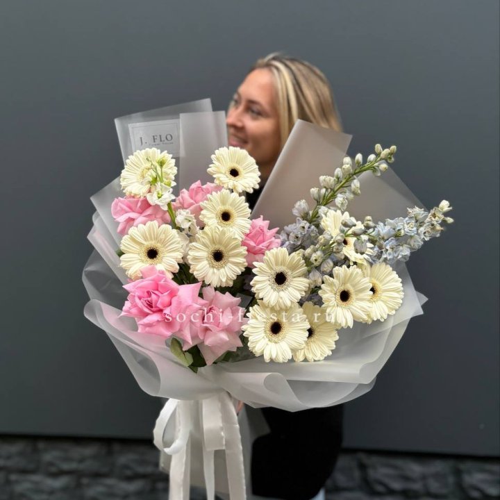 Букет роз и гербер в Ярославле