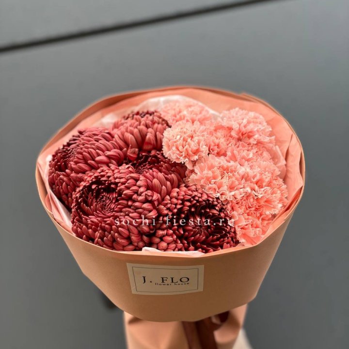 Букет хризантем и диантусов  в Ярославле