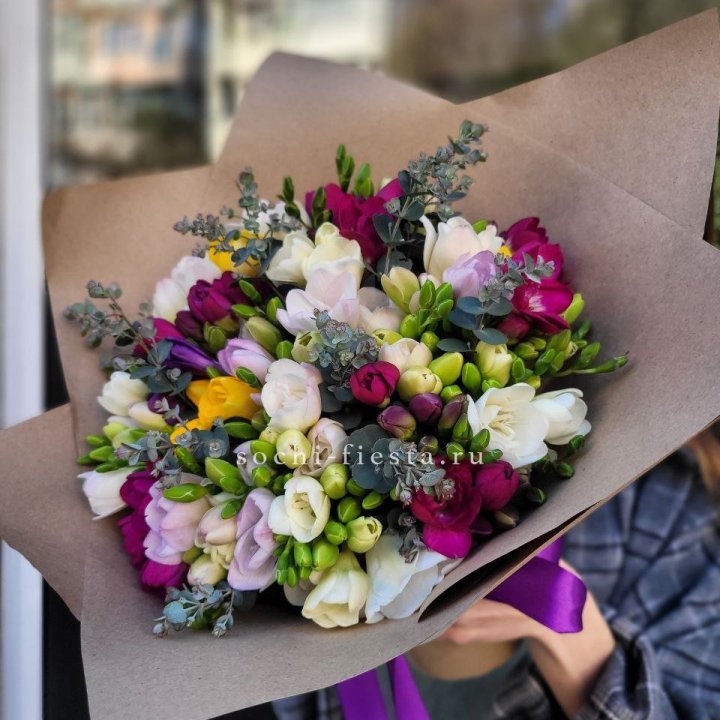 Букет фрезий "Радуга" в Ярославле