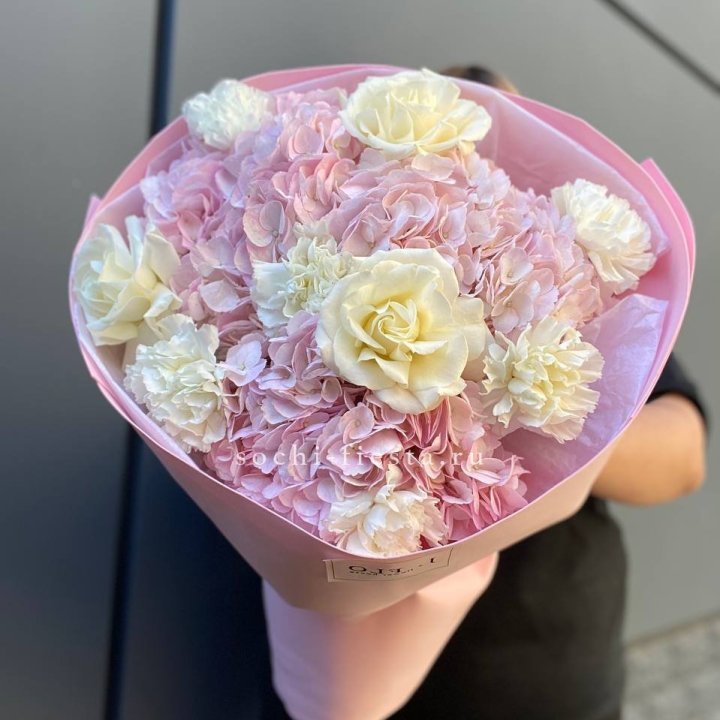  Букет гортензий и роз  в Ярославле