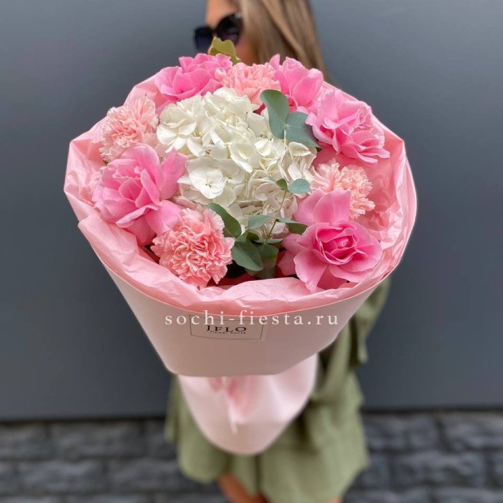  Букет роз и гортензии "Навола" в Ярославле
