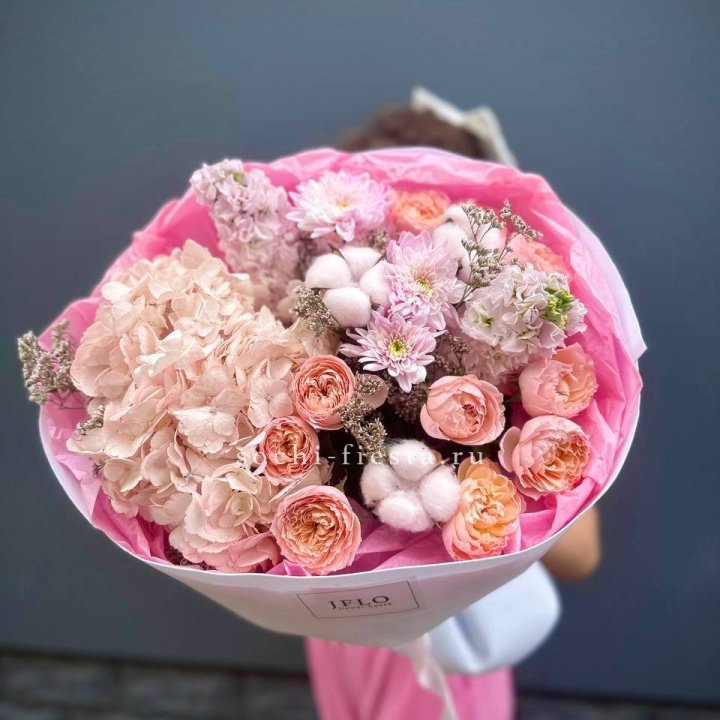 Букет гортензии и кустовых роз "Абрассо" в Ярославле