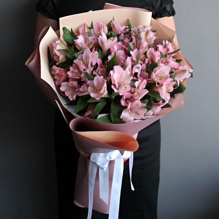 Букет розовых альстромерий в Ярославле