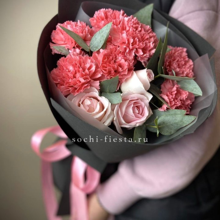 Букет из роз и диантусов "Пенелопа" в Ярославле