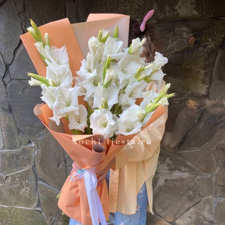 Букет белых гладиолусов  в Ярославле