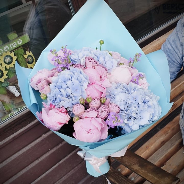 Букет с гортензиями "Блубери" в Ярославле