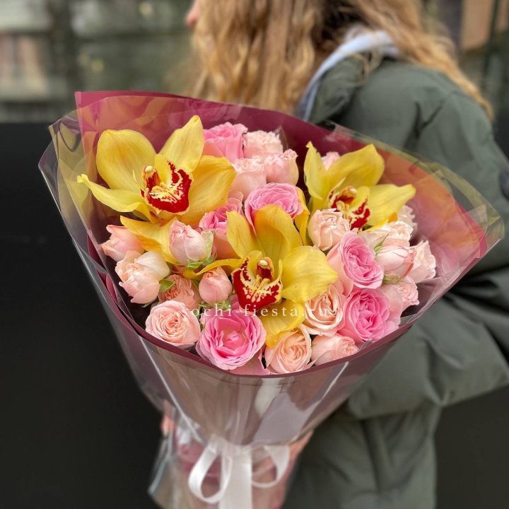  Букет орхидей и роз Есенья в Ярославле