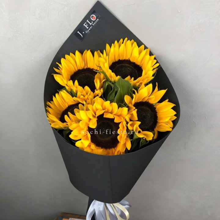 Букет из 5  подсолнухов в Ярославле