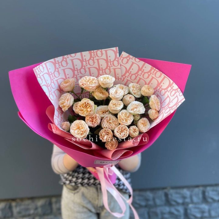 9 пионовидных роз в Ярославле