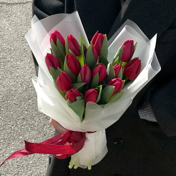 15 красных тюльпанов в Ярославле