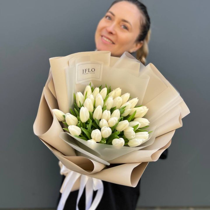 35 белых тюльпанов в Ярославле