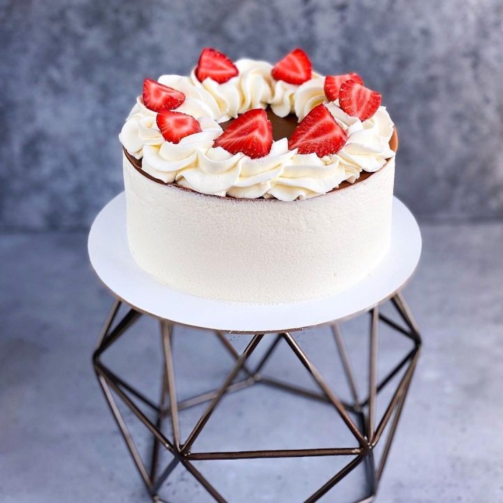 Торт "Клубника со сливками" в Ярославле