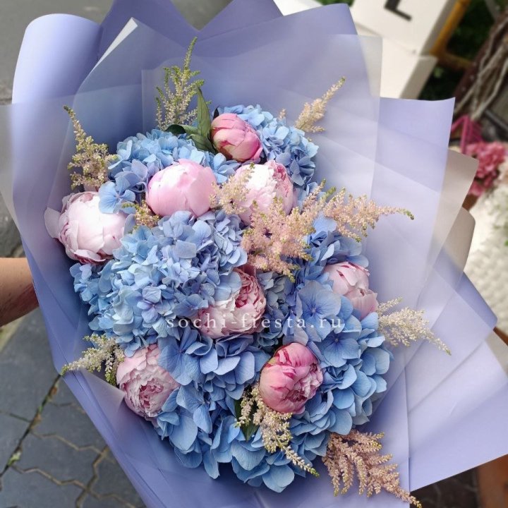 Дизайнерский букет с гортензией №3 в Ярославле