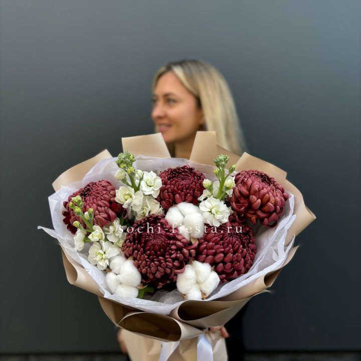 Хризантемы с маттиолой в Ярославле