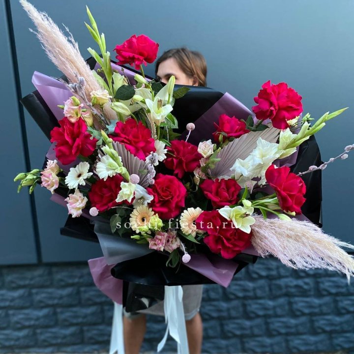 Дизайнерский букет Ред в Ярославле