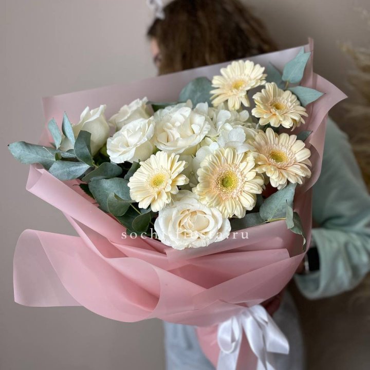 Букет роз, гортензии, гербер  в Ярославле