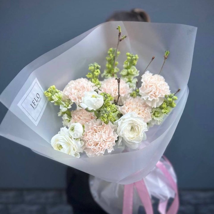 Букет маттиолы и ранункулюсов  в Ярославле