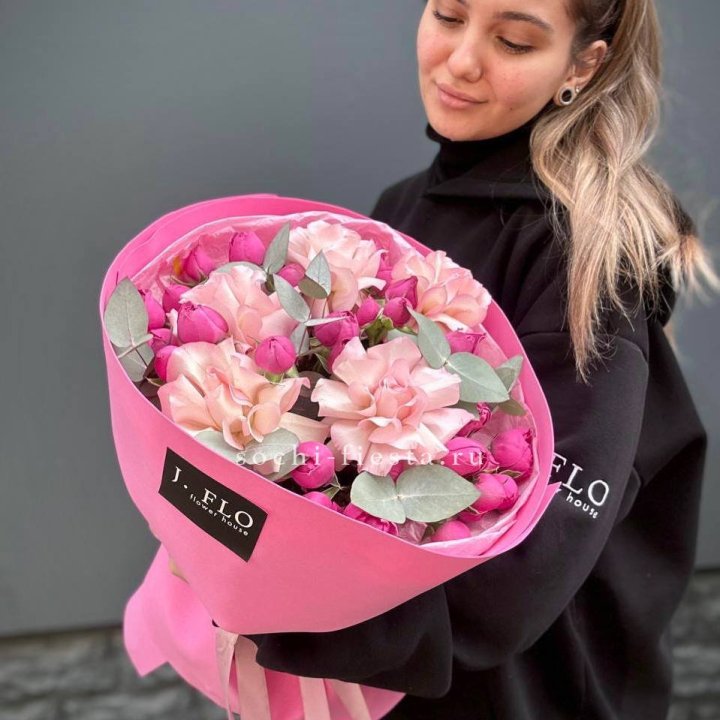 Букет французских и пионовидных роз "Ламиносо" в Ярославле