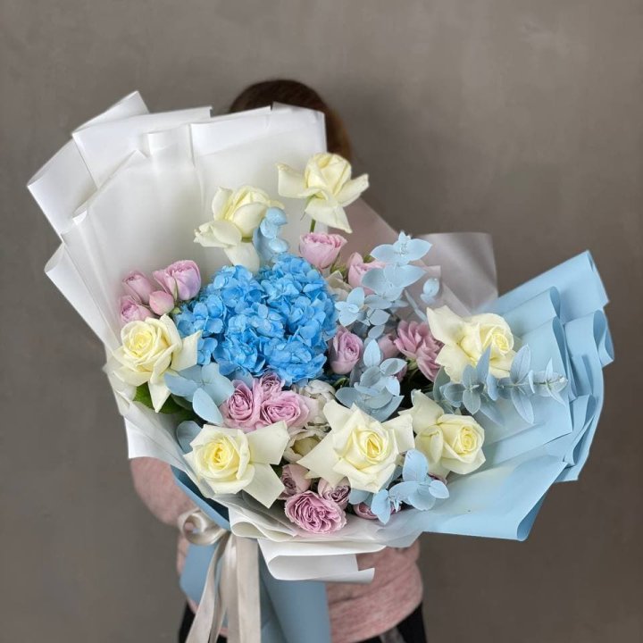 Дизайнерский букет "Блю скайфорт" в Ярославле