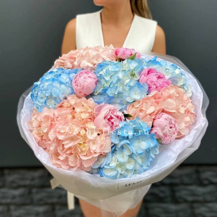 Дуобукет гортензии с пионами  в Ярославле