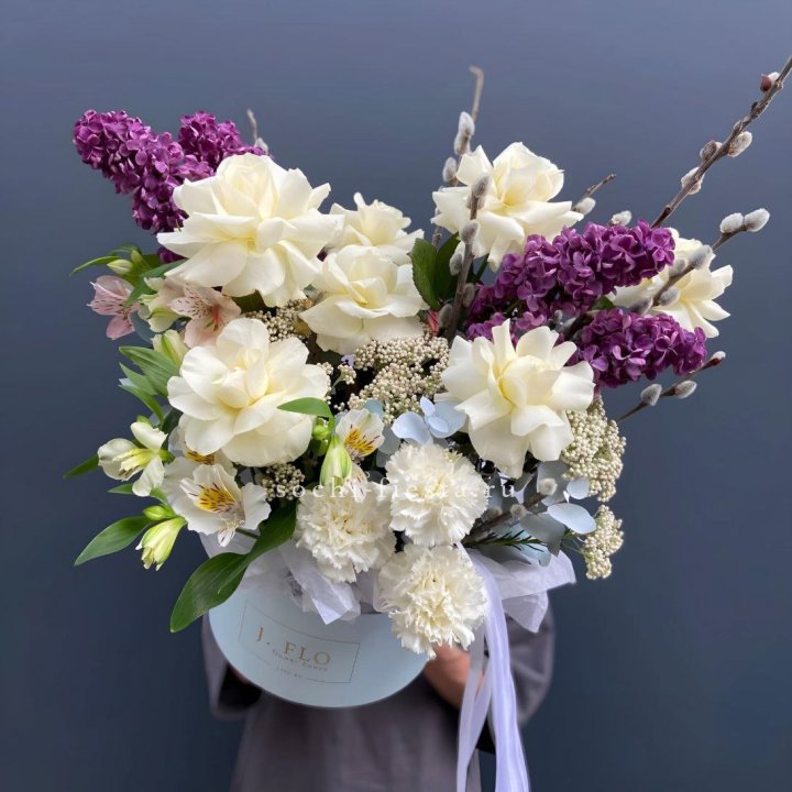 Цветочный бокс Французских роз и Сирени в Ярославле