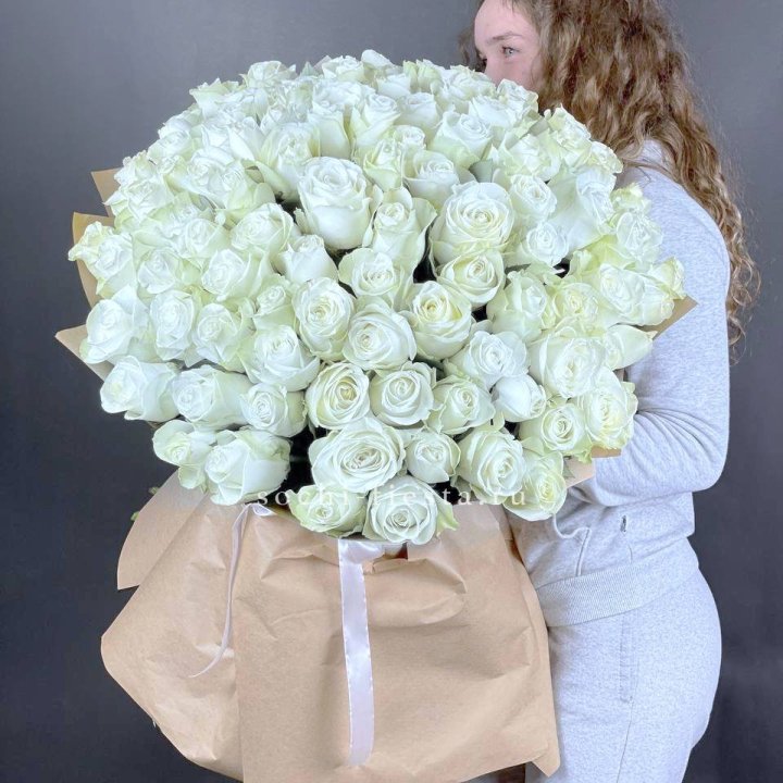101 белая высокая импортная роза в Ярославле