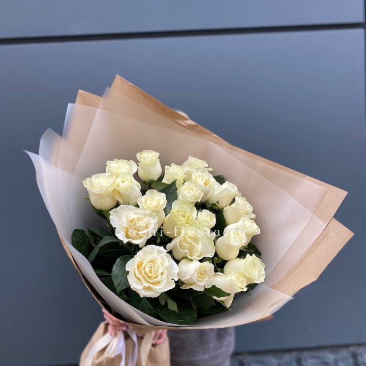  Букет  высоких белых роз   с доставкой в Ярославле