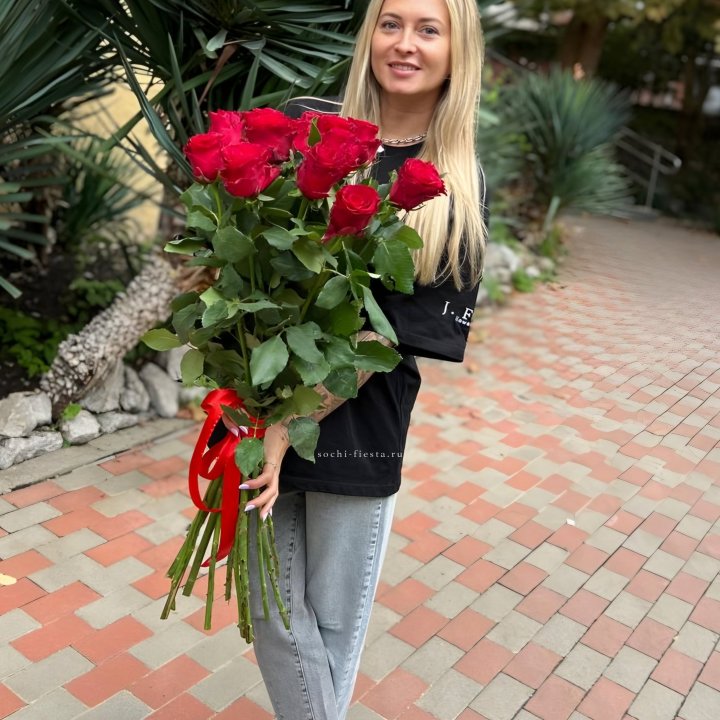 15 высоких красных роз в Ярославле