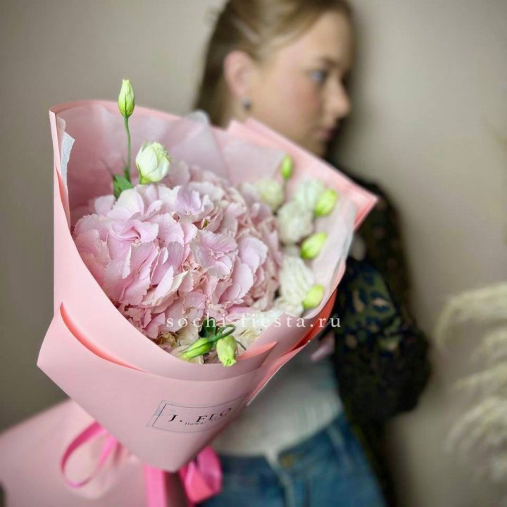 Букет с гортензией №2 в Ярославле