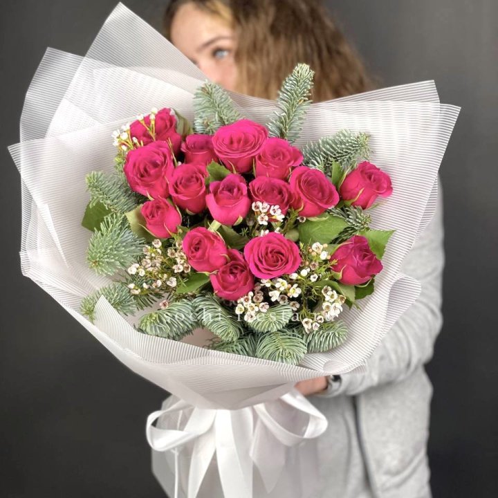 Новогодний букет Елки и Розы в Ярославле