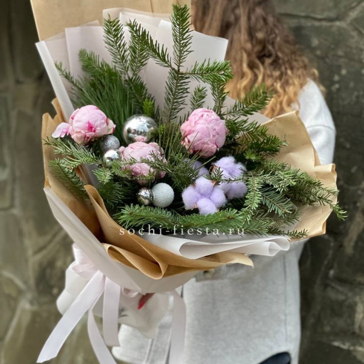 Новогодний букет с пионами  в Ярославле