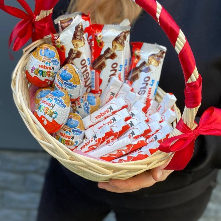 Корзина с киндерами  в Ярославле