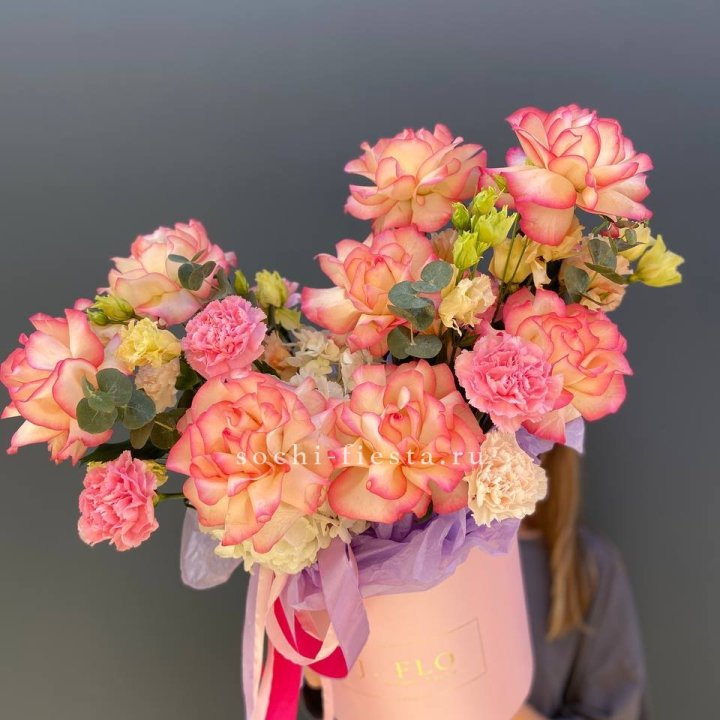 Бокс нежный с розами в Ярославле