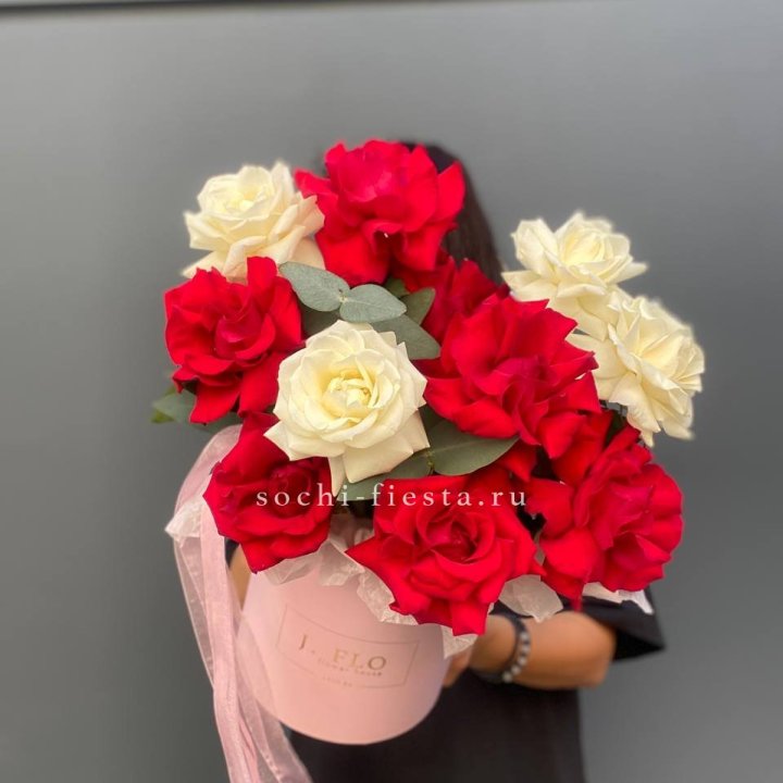 13 Французских роз в боксе в Ярославле