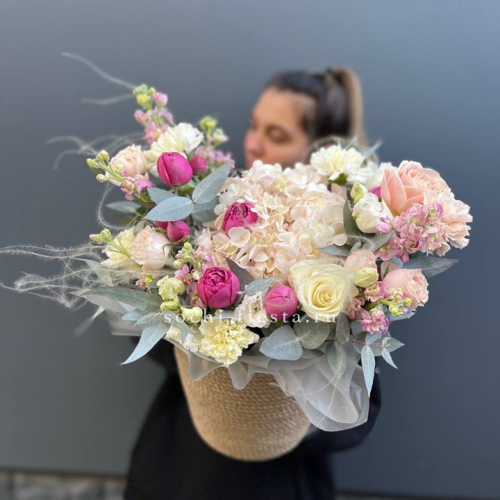 Цветочная композиция в джутовом боксе  в Ярославле