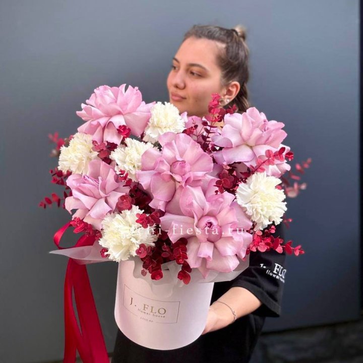 Бокс с французскими розами "Вела вита" в Ярославле