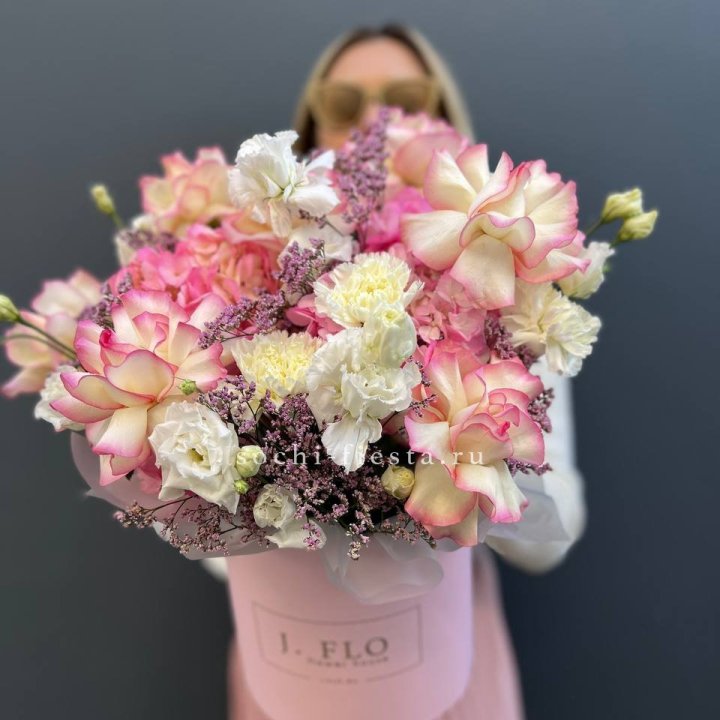 Цветочная композиция "Глория" в боксе в Ярославле