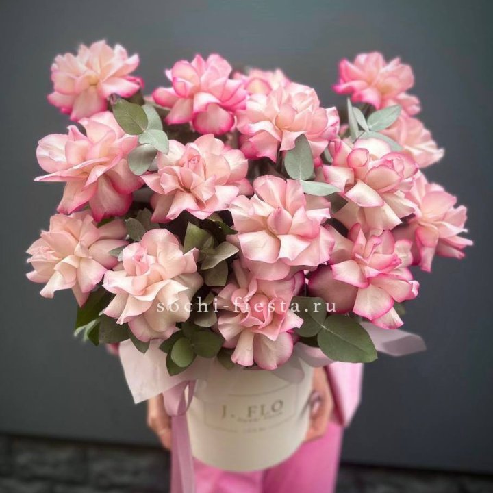 17 Французских  роз Венди в боксе в Ярославле