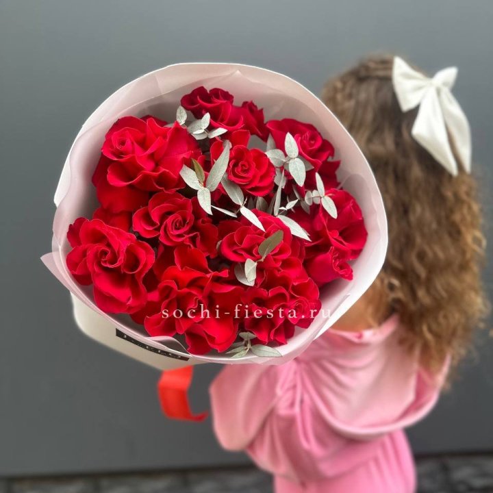 11 Красных французских роз с доставкой в Ярославле