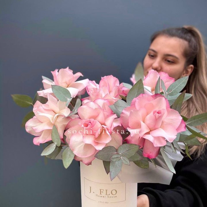 7 Французских роз в боксе в Ярославле