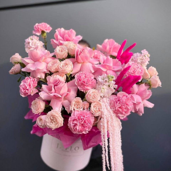 Цветочная коробка "Стелла" с доставкой в Ярославле