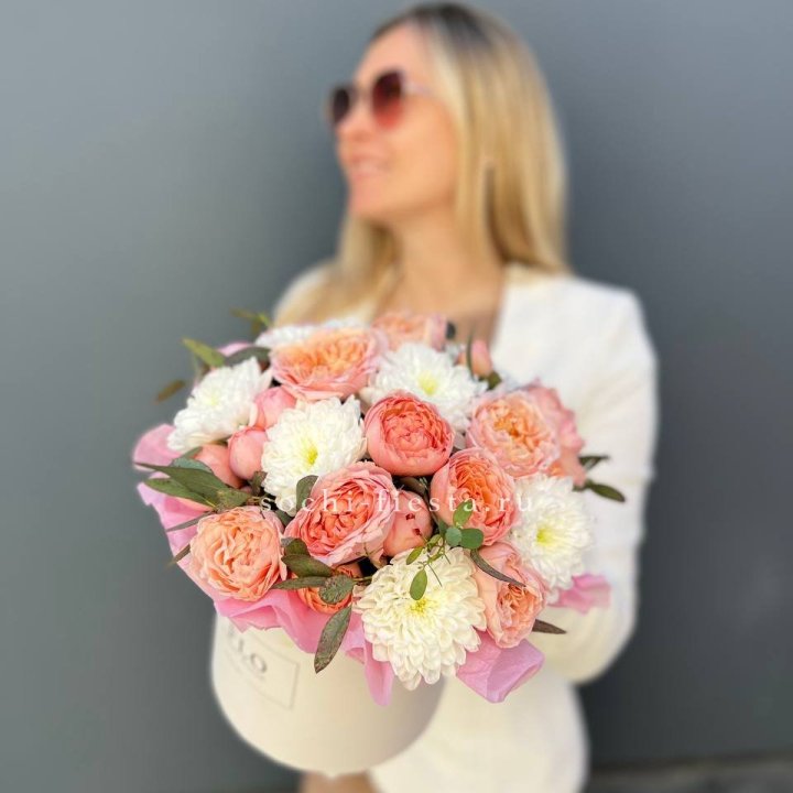 Нежная коробка с цветами в Ярославле