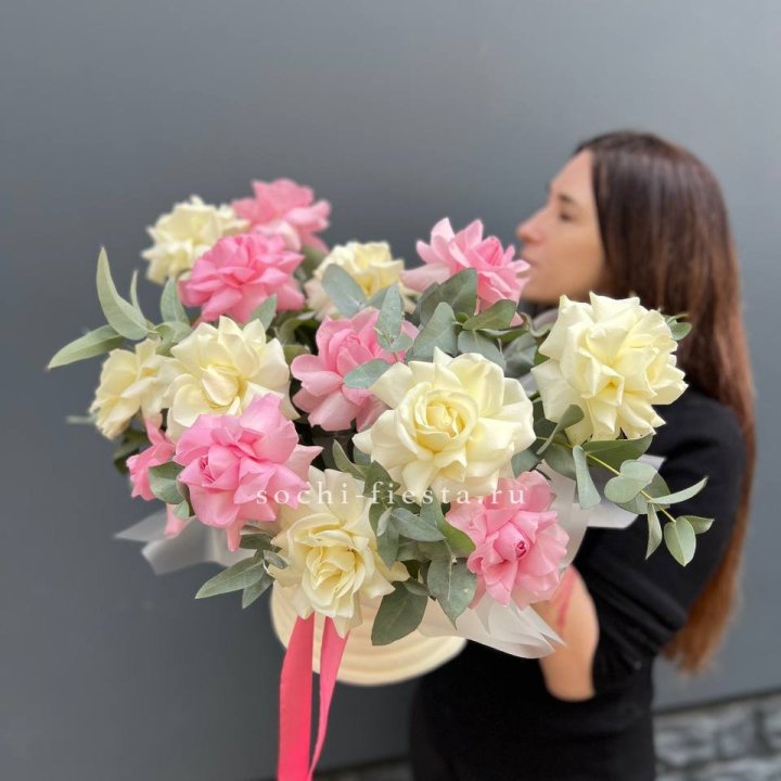 Зефирный бокс из 17 французских роз микс в Ярославле