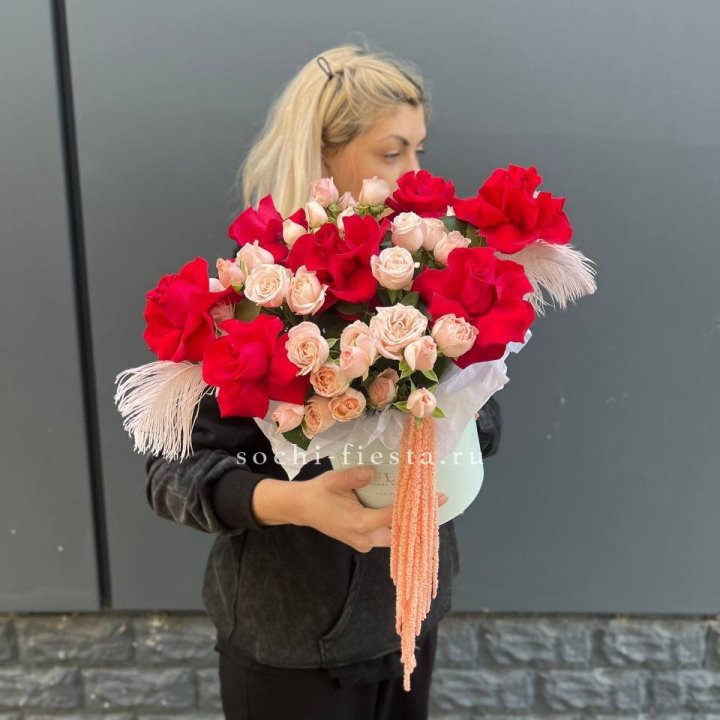 Бокс с нежными розами  в Ярославле