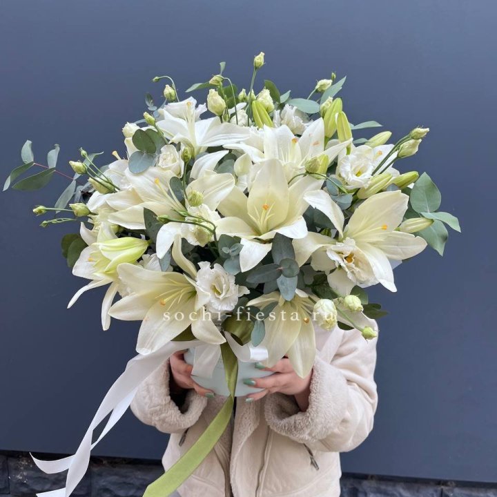 Бокс лилий и эустомы в Ярославле