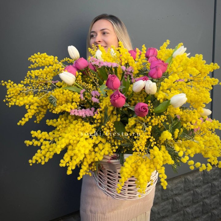 Цветочная корзина с мимозой "Спринг" в Ярославле
